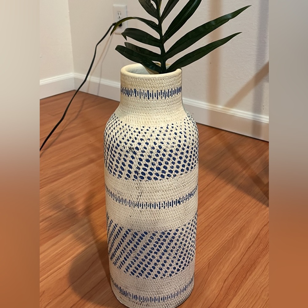 Target ceramic vase
